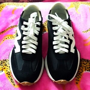 Steve Madden Sneaker